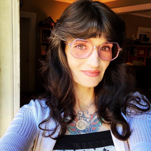 Meet your Posher, Holli - Picture 2 of 8